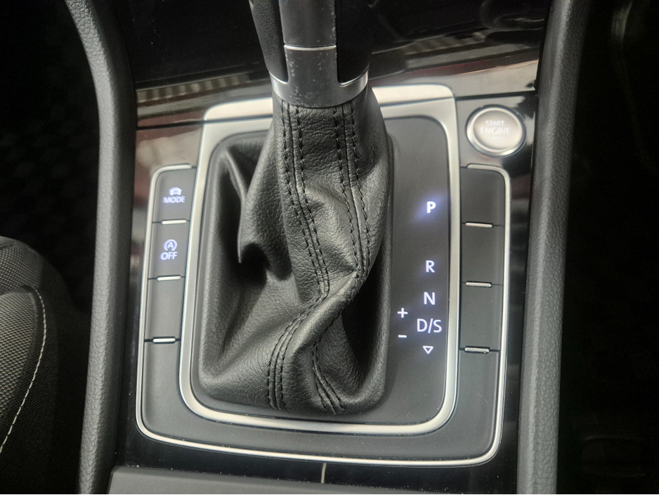 2016 Volkswagen Golf **HIGHLINE**ONLY 64000KMS**ALCANTARA SEATS*17" ALLOYS**BLIS**FOCAL INSIDE SPEAKERS*LANE ASSIST*KEYLESS ENTRY AND START**ADAPTIVE CRUISE CONTROL**DUAL ZONE CLIMATE**REVERSE CAMERA**BLUETOOTH STREAM €15,949