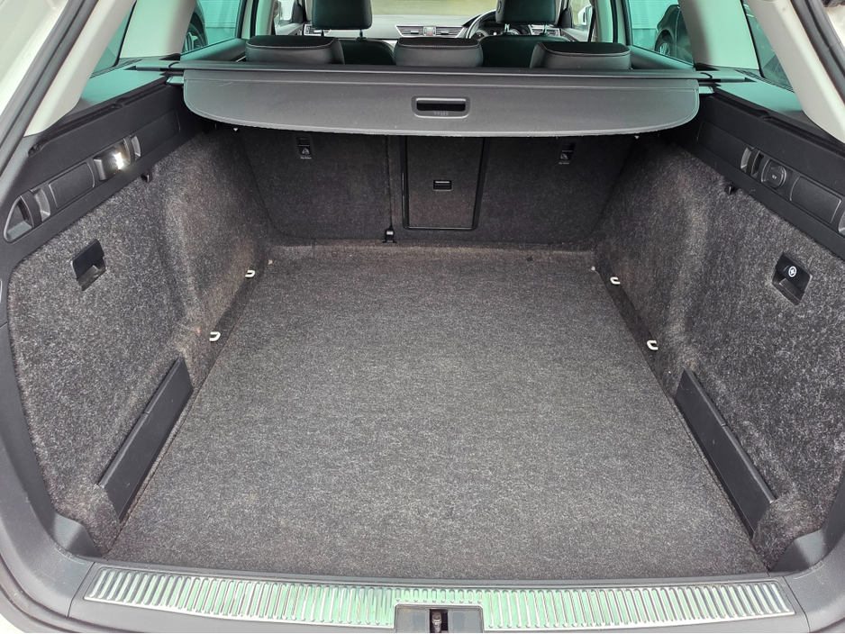 2020 Skoda Superb - image 17