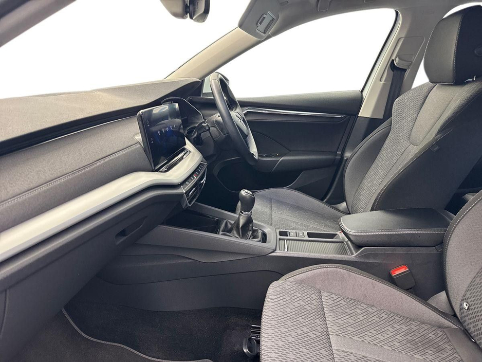 2024 Skoda Octavia - image 2