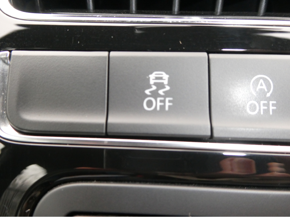 2015 Volkswagen Polo - image 27