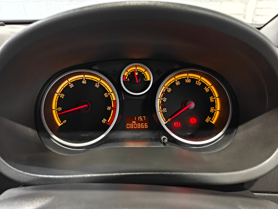 2011 Opel Corsa - image 11