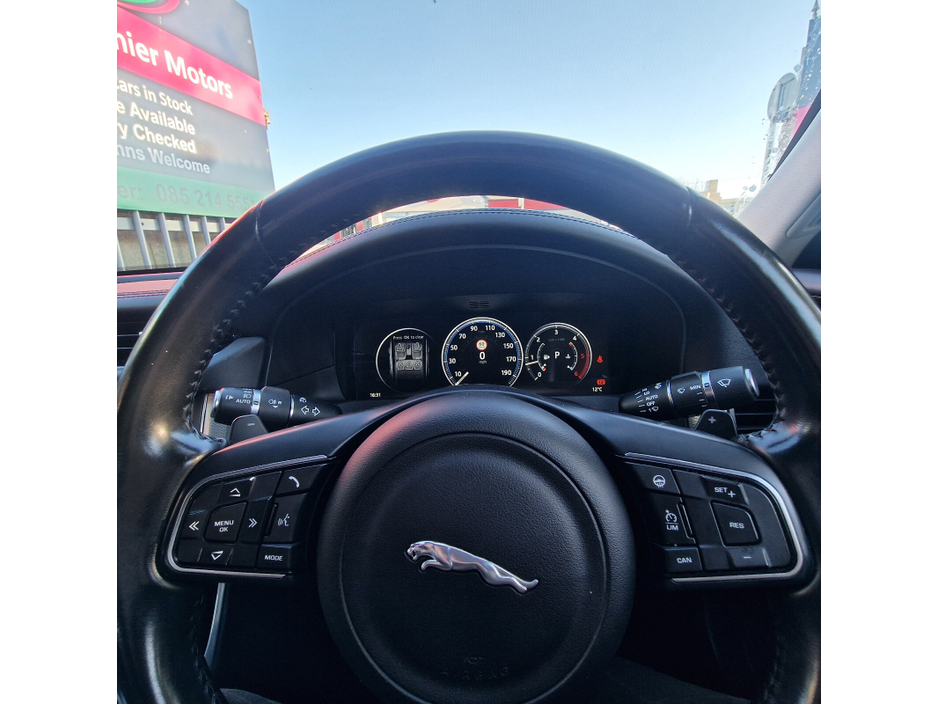 2017 Jaguar XF - image 15