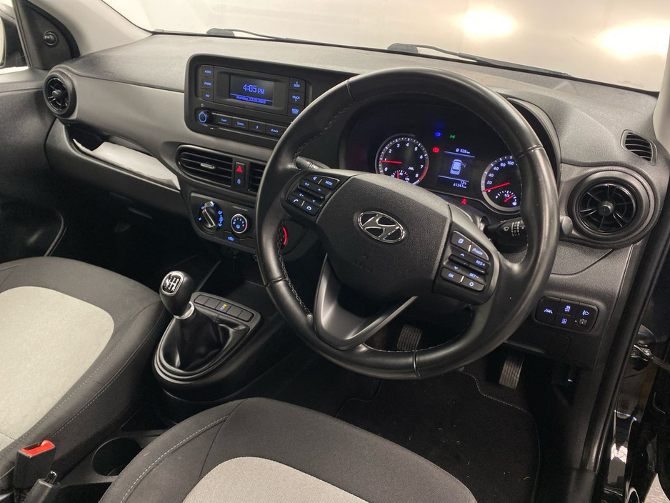 2022 Hyundai i10 - image 6