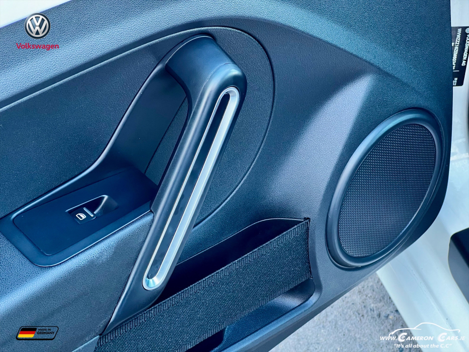 2013 Volkswagen Beetle - image 34