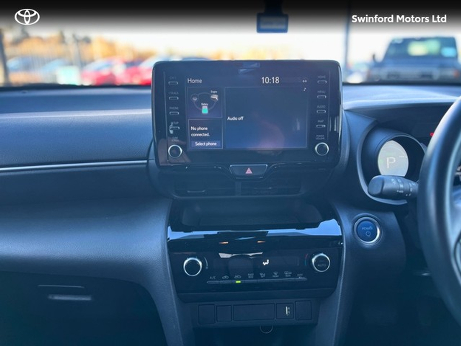 2023 Toyota Yaris Cross - image 9