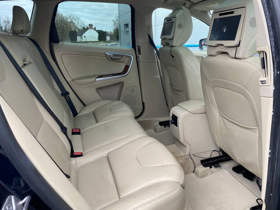 2016 Volvo XC60 - image 10