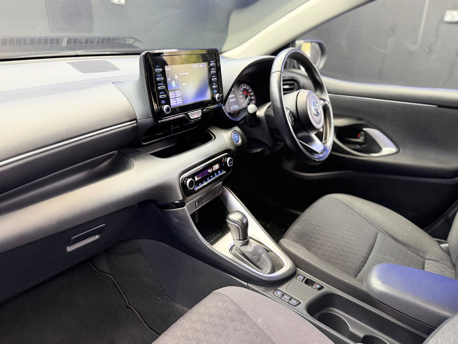 2024 Toyota Yaris - image 18