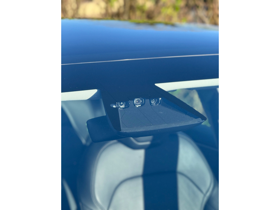 2025 Tesla Model 3 - image 18
