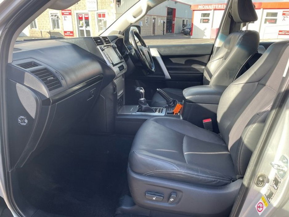 2020 Toyota Landcruiser - image 6