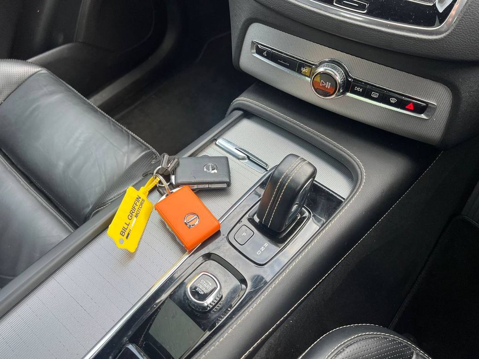 2022 Volvo XC90 R-DESIGN PRO T8 2.0 AWD HYBRID * HUGE SPEC * // OPENING PAN ROOF // LEATHER HEATED SEATS // RETRACTING TOW HOOK €46,900