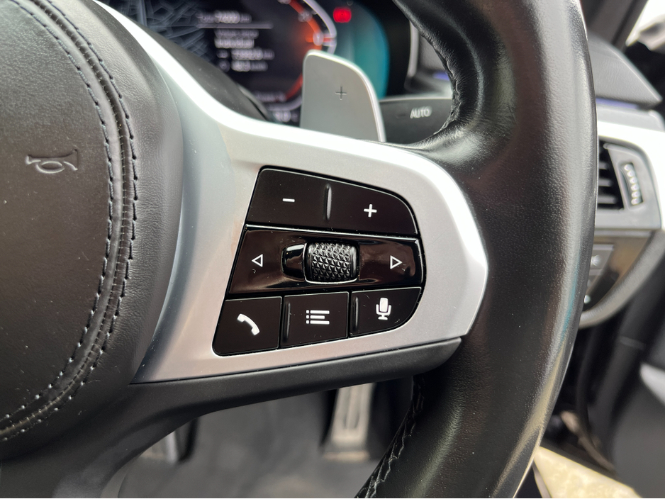 2022 BMW 5 Series - image 26