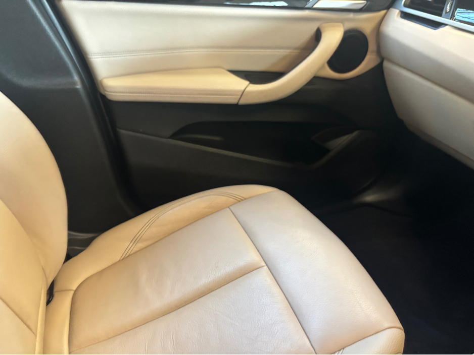 2019 BMW X1 - image 8