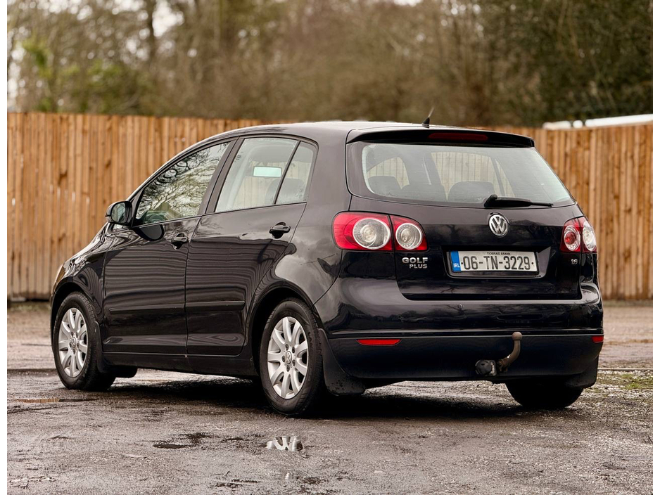 2006 Volkswagen Golf - image 13