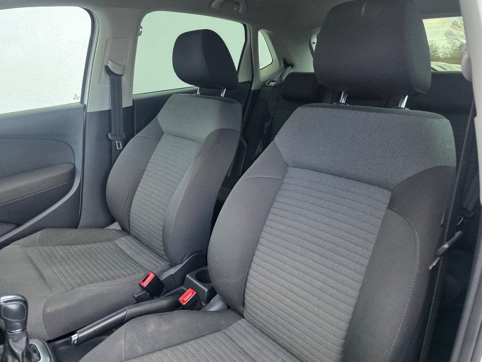 2013 Volkswagen Polo - image 9