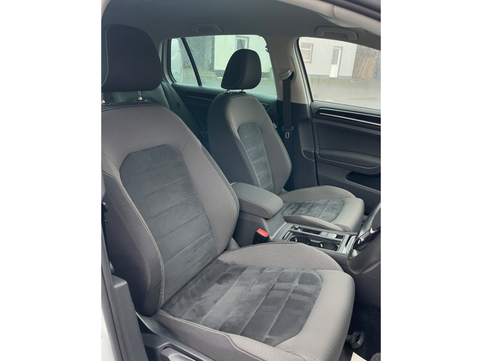 2017 Volkswagen Golf - image 10