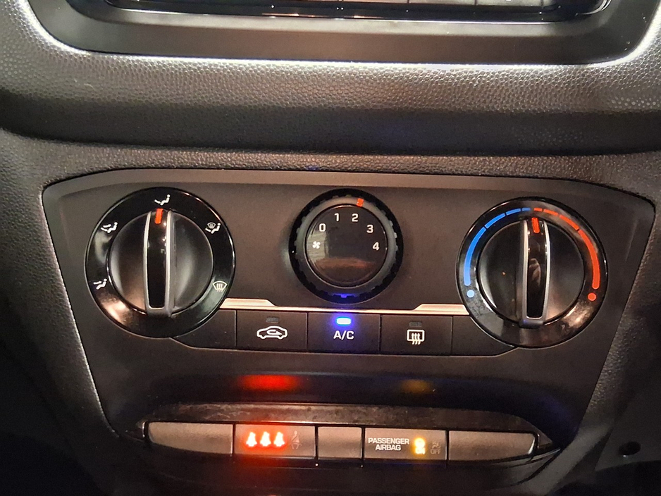 2018 Hyundai i20 - image 12