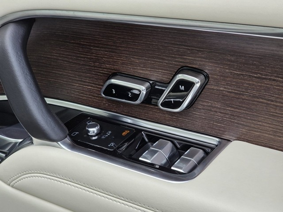 2023 Land Rover Range Rover - image 18