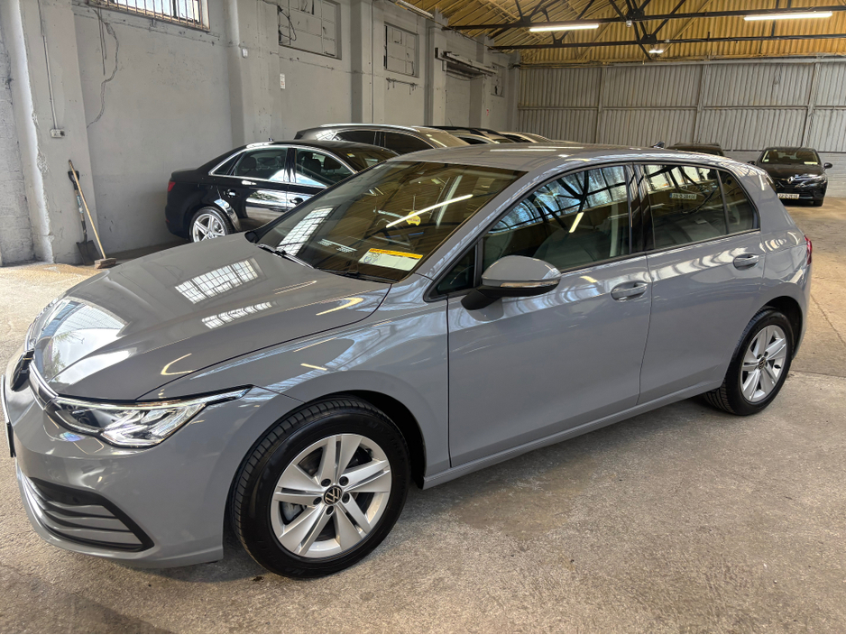 2023 Volkswagen Golf - image 16