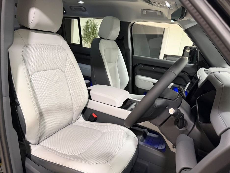 2025 Land Rover Defender X-DYNAMIC SE=HUGE SPEC//LIGHT INTERIOR//AS NEW=2 YEAR WARRANTY=TAILORED FINANCE PACKAGES AVAILABLE=TRADE IN'S WELCOME €104,995