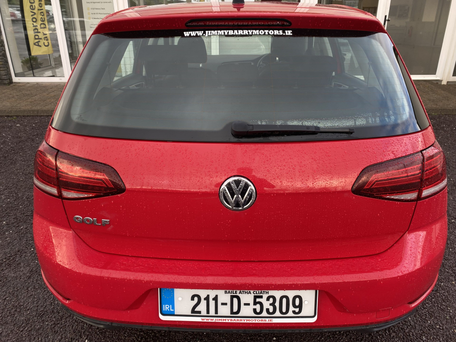 2021 Volkswagen Golf - image 4