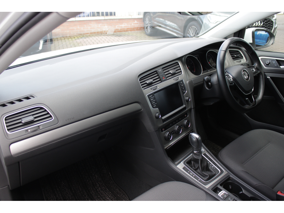 2016 Volkswagen Golf - image 19