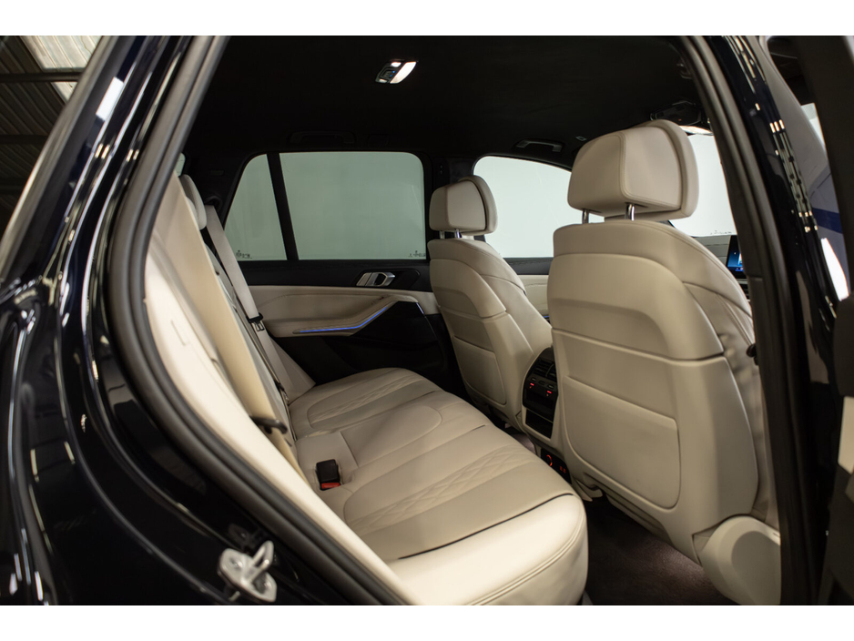 2025 BMW X5 - image 12