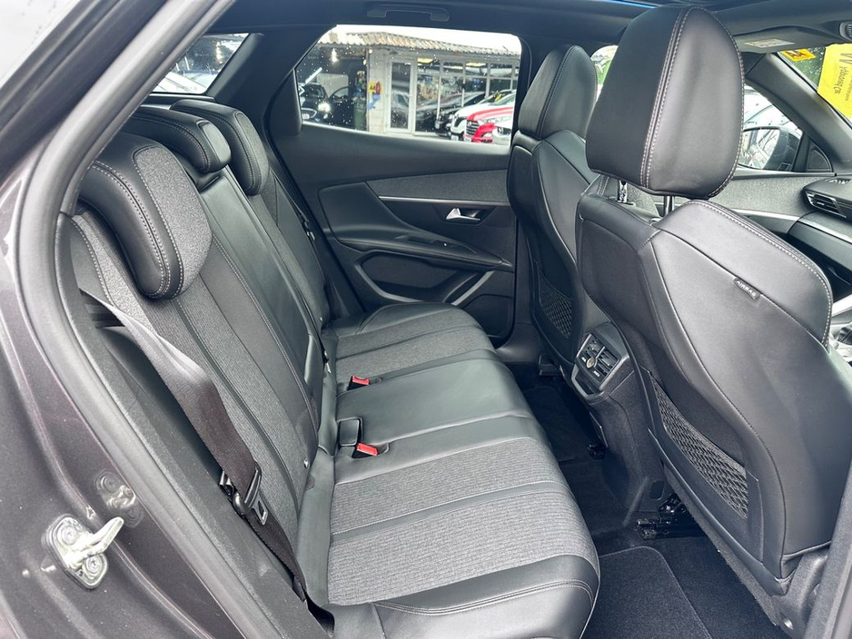 2019 Peugeot 3008 - image 14