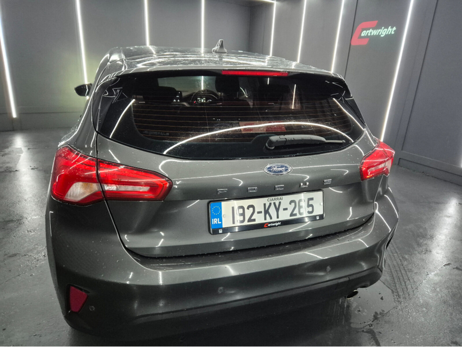 2019 Ford Focus - image 10