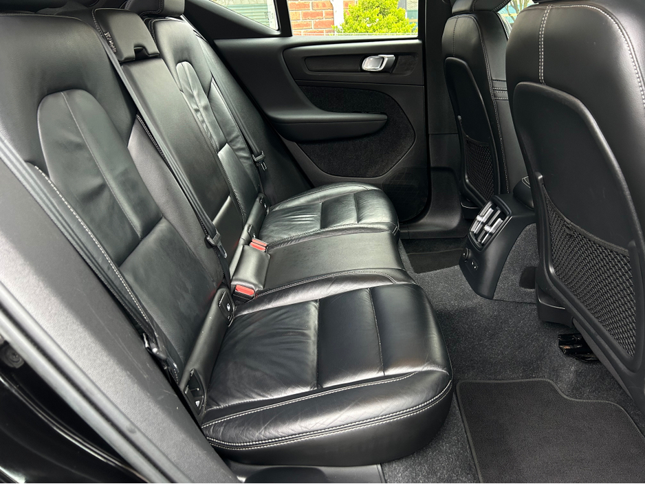 2023 Volvo XC40 - image 21
