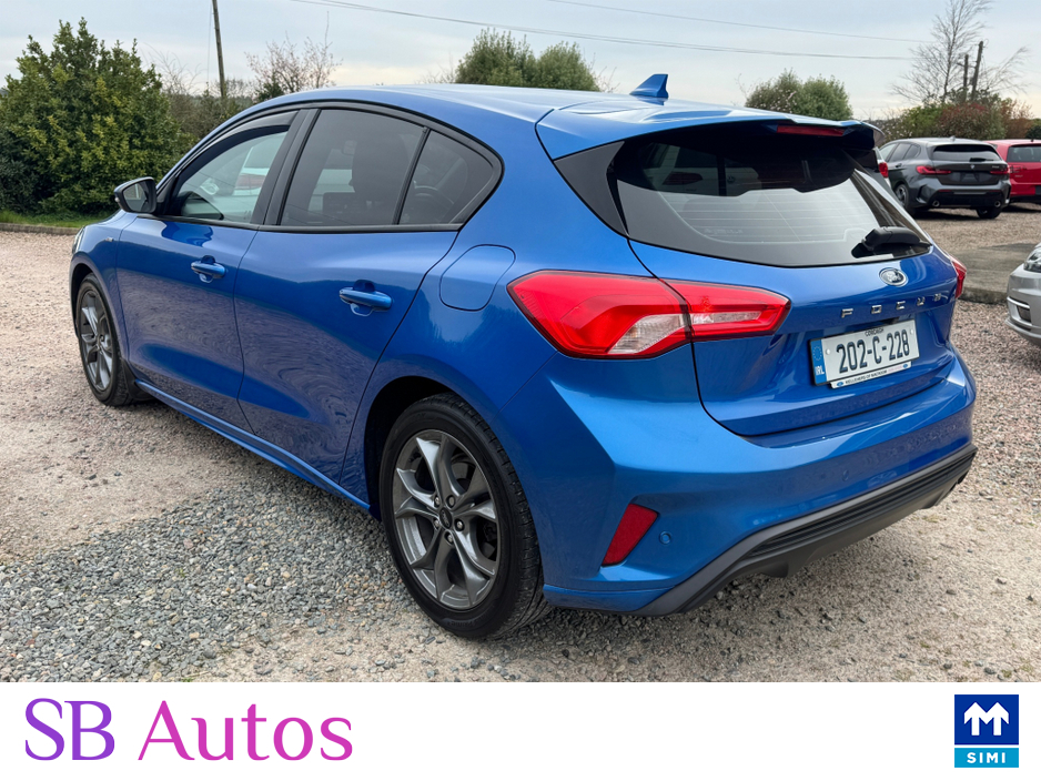 2020 Ford Focus - image 4