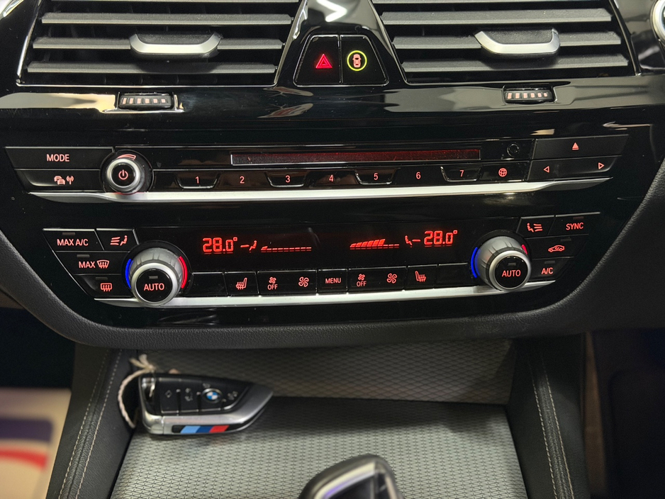 2018 BMW 5 Series - image 24