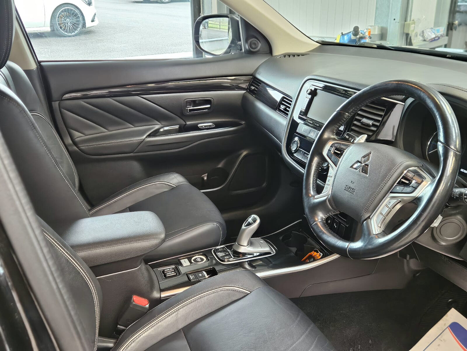 2018 Mitsubishi Outlander - image 13