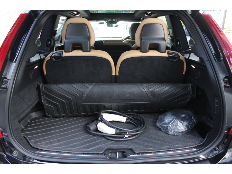 2023 Volvo XC90 - image 23