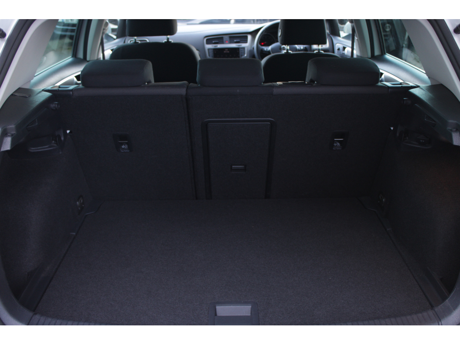 2016 Volkswagen Golf - image 18