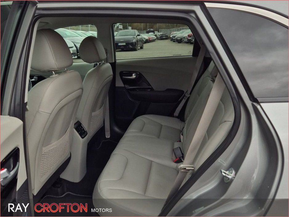 2020 Kia Niro - image 7