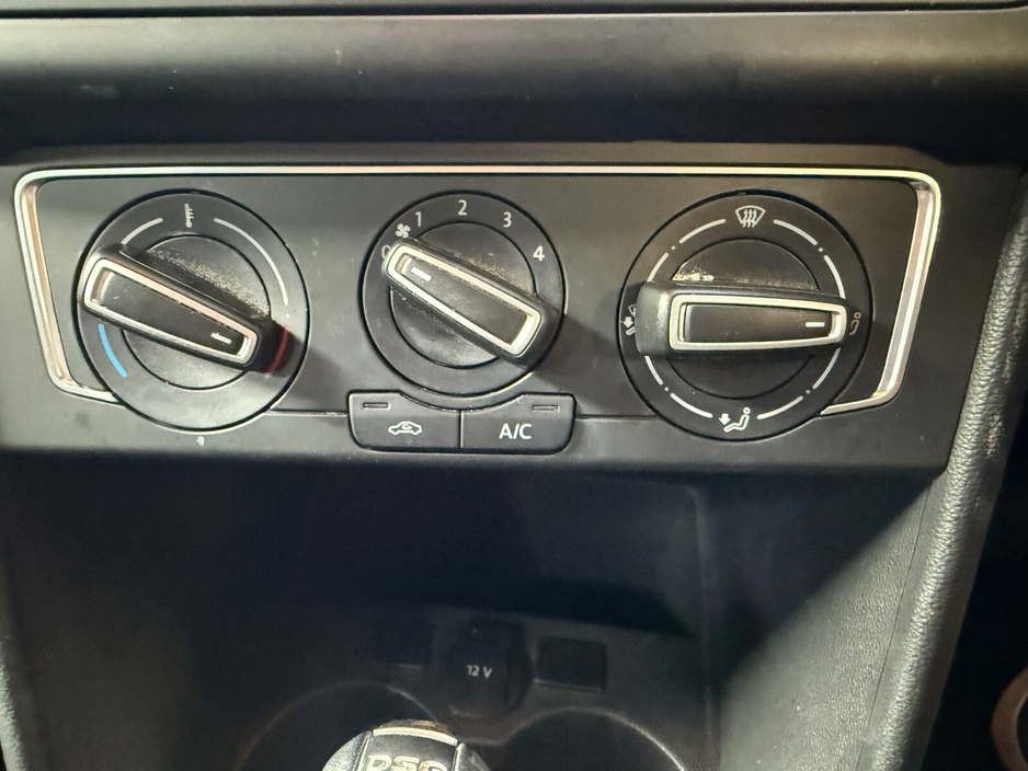 2015 Volkswagen Polo - image 15