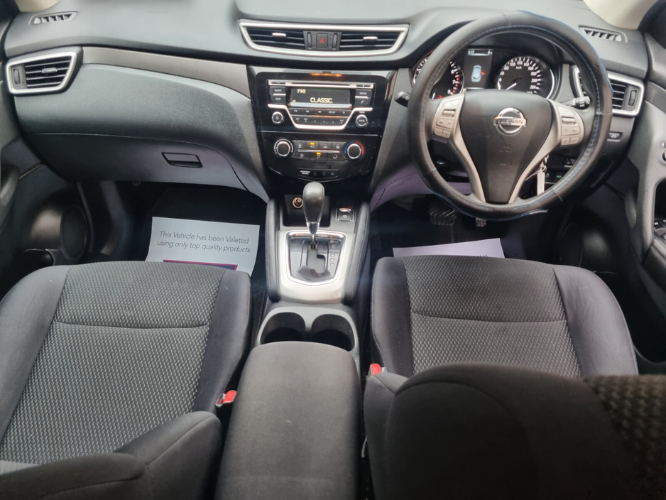 2017 Nissan Qashqai 1.2 PET XE CVT €10,000