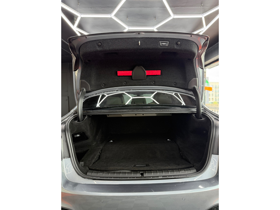 2017 BMW 5 Series - image 19