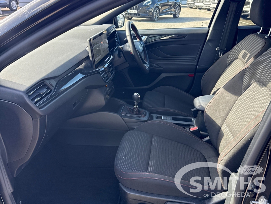 2023 Ford Focus - image 3