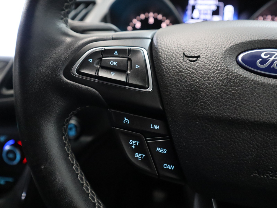 2017 Ford Kuga 1.5 TDCI 120PS FW FWD 4DR ST-LINE €15,800