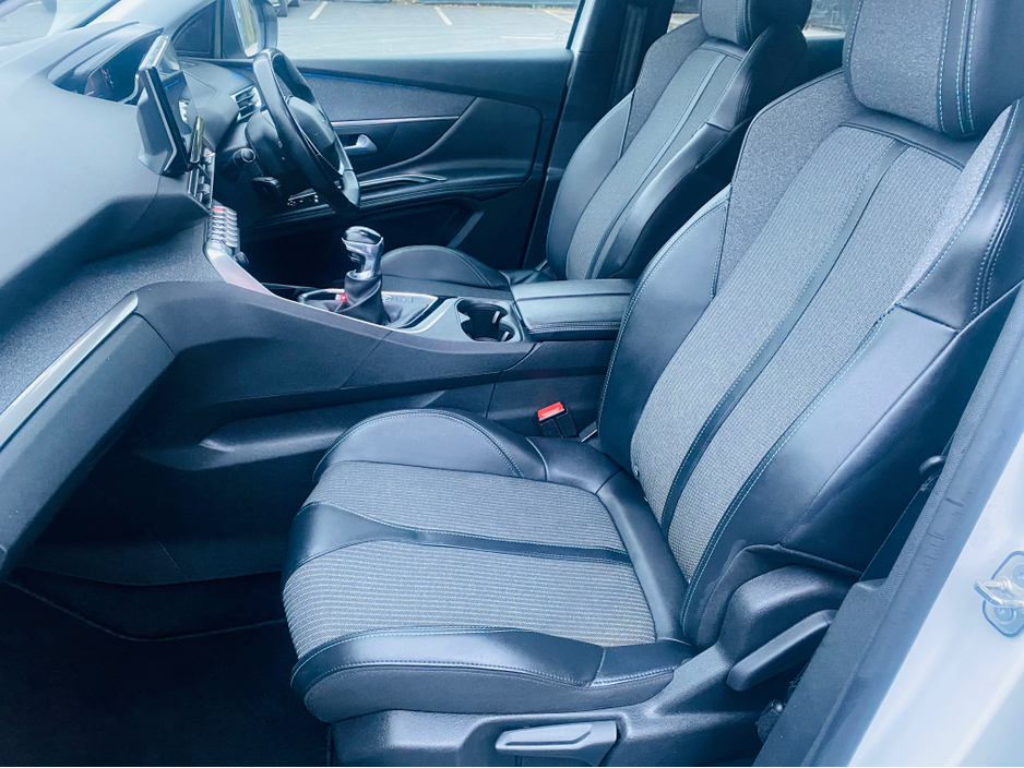 2022 Peugeot 3008 - image 10