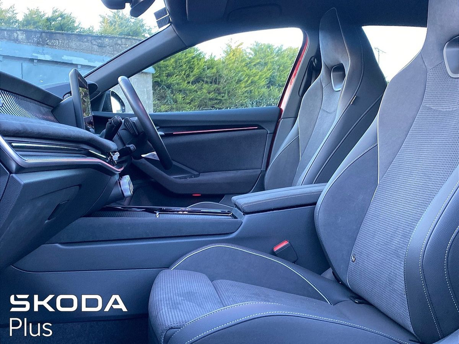 2025 Skoda Superb - image 4