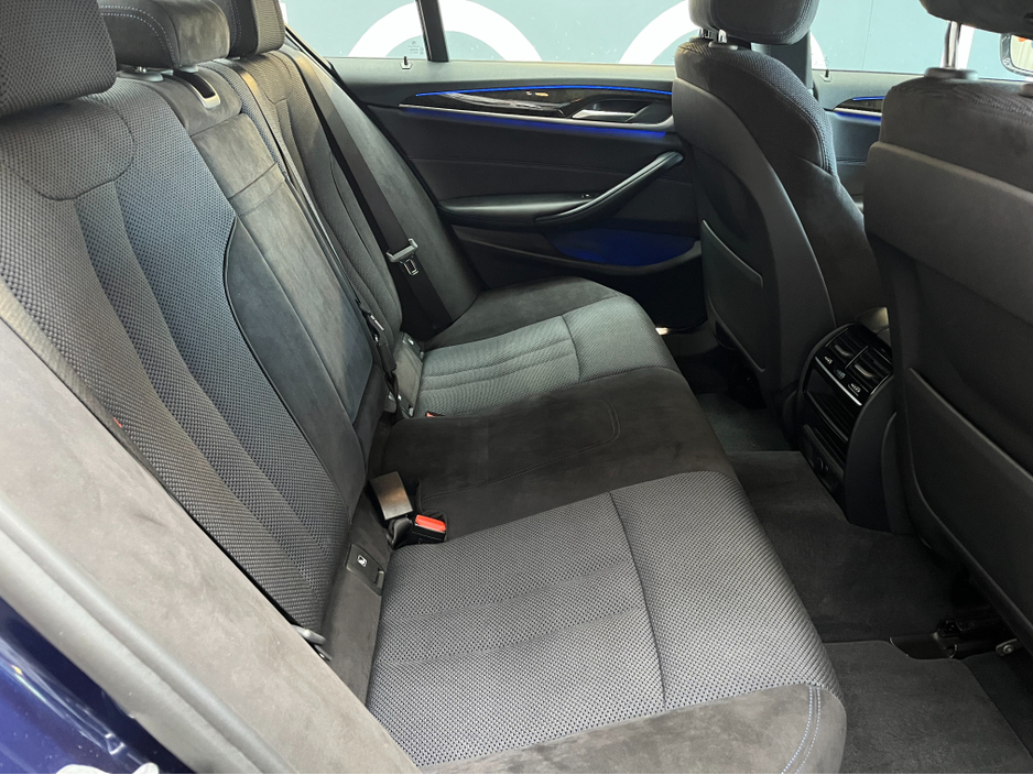 2018 BMW 5 Series 2018 523D M-SPORT 2.0 AUTOMATIC / CRUISE CONTROL / 360° PARKING CAMERA / ELECTRIC MEMORY SEATS / PADDLE SHIFTERS