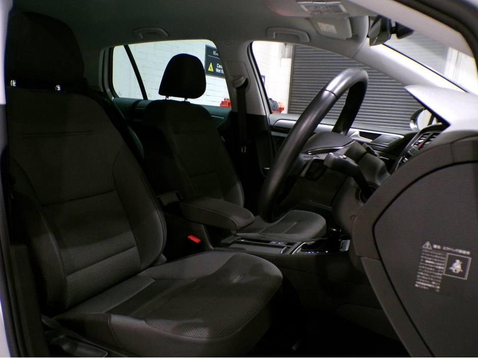 2018 Volkswagen Golf *2018*ONLY 16,000 MILES*AUTO*VW GOLF 1.2 MARK 7.5*COLOUR CAMERA*SAT-NAV*APPLE-CARPLAY*ANDROID AUTO*UP-GRADED VW ALLOYS*XL MEDIA*FLAT-BOTTOM SPORT STEERING WHEEL WITH ADAPTIVE CRUISE CONTROL**RADAR ASS €18,900