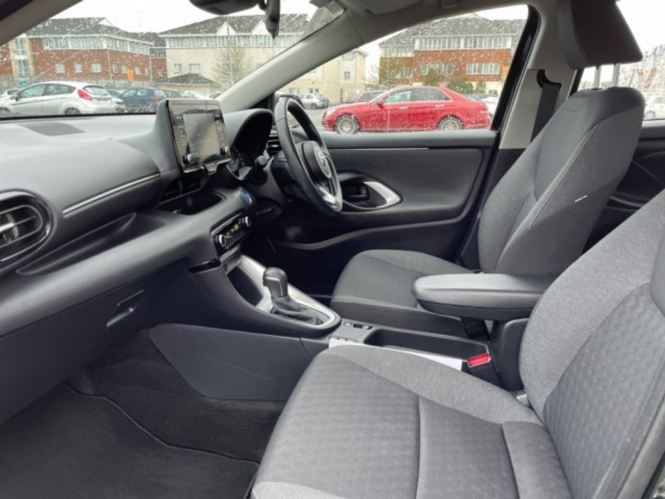 2022 Toyota Yaris - Hybrid - New Generation - Luna Edition - 1.5 - 5dr - Auto - Full Service History - EUR 160 Tax // Remote Central Locking // Front Electric Windows // Rear Electric Windows // Electric Mirrors // Fin €21,599