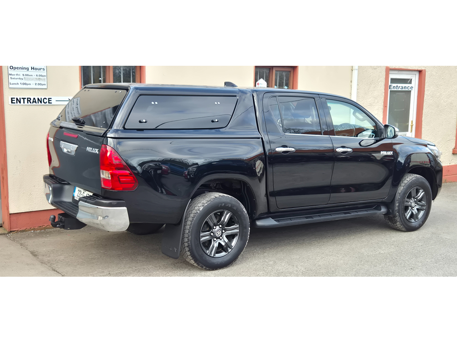 2022 Toyota Hilux - image 4