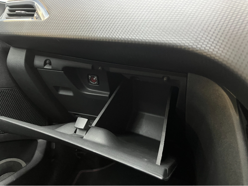 2018 Peugeot 2008 - image 17