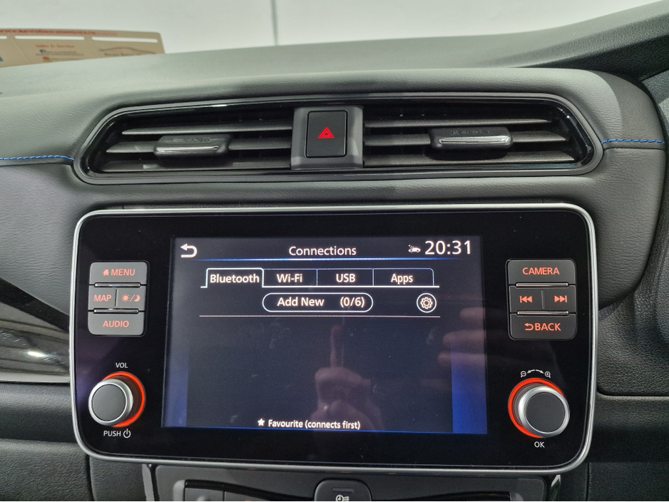 2024 Nissan Leaf - image 17