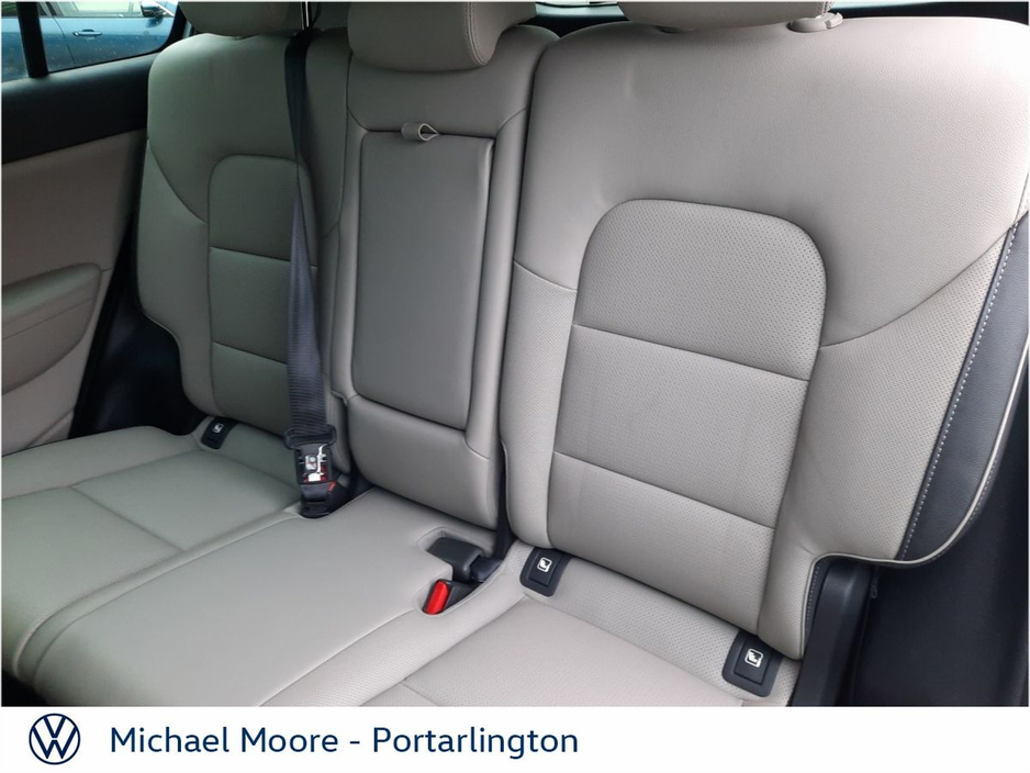 2015 Toyota Yaris - image 7