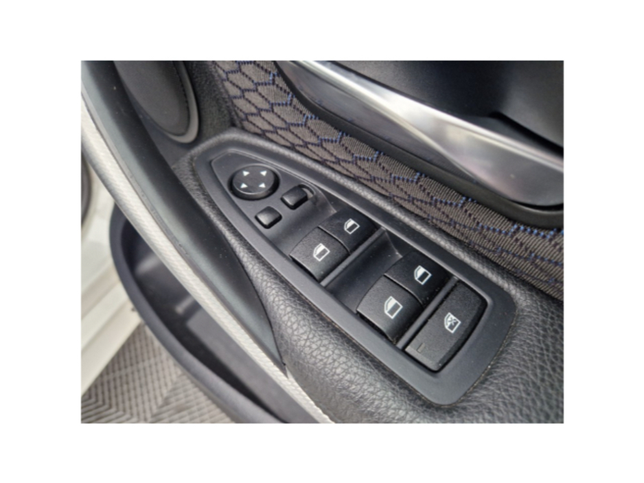 2013 BMW 3 Series - image 29